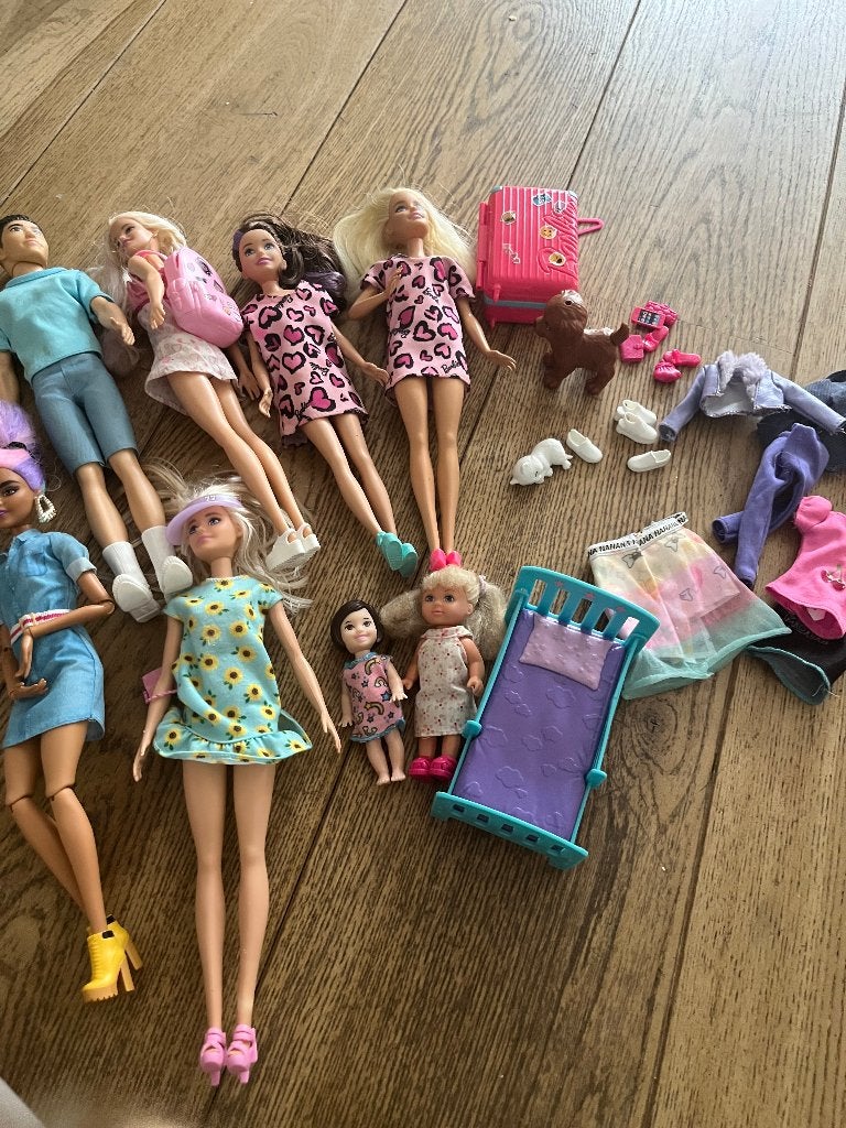 Barbiepoppen en Ken met diverse accessoires, Ophalen of Verzenden, Gebruikt, Barbie