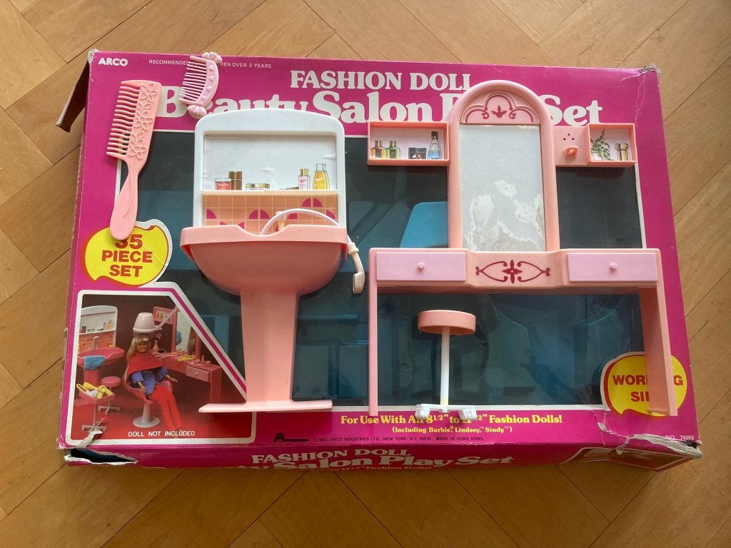 Fashion doll beauty salon play set vintage roze kapper set!, Ophalen of Verzenden, Gebruikt, Toebehoren