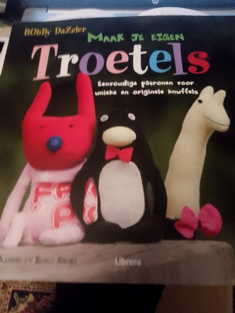boek maak je eigen   troetels    bobby dazaler, Ophalen of Verzenden, Zo goed als nieuw