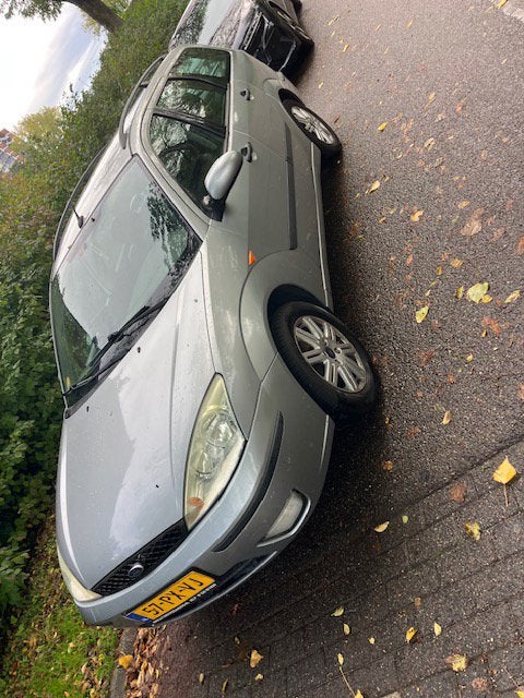 Ford Focus 1.6I 74KW 2005 Grijs, Auto's, 1596 cc, 15 km/l, 4 cilinders, 100 pk