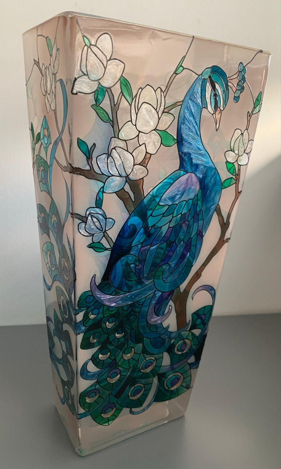 Glazen vaas met pauw en bloemen decoratie, Ophalen of Verzenden