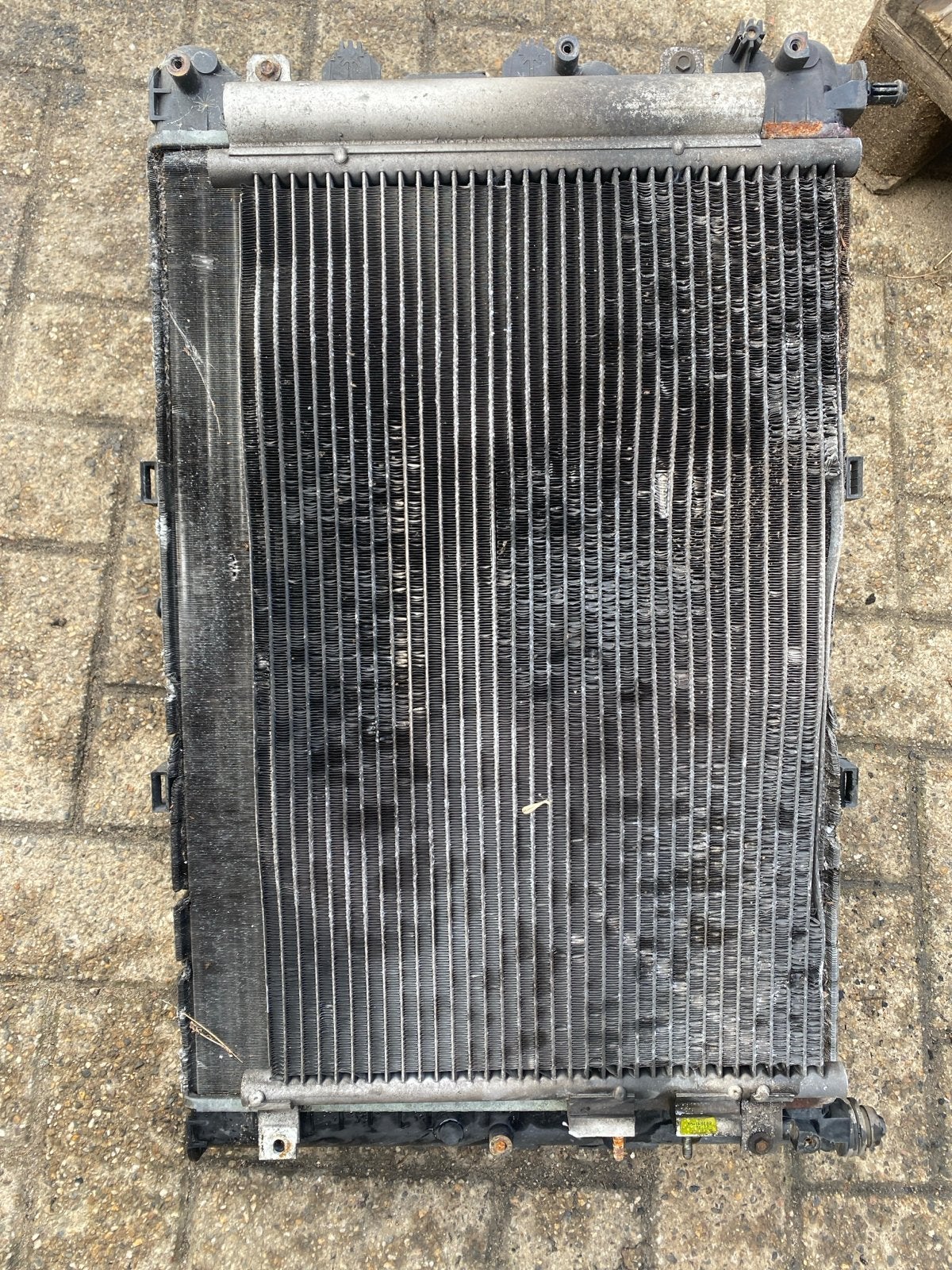 Radiateur met ventilator voor Alfa Romeo 147, Ophalen of Verzenden, Gebruikt