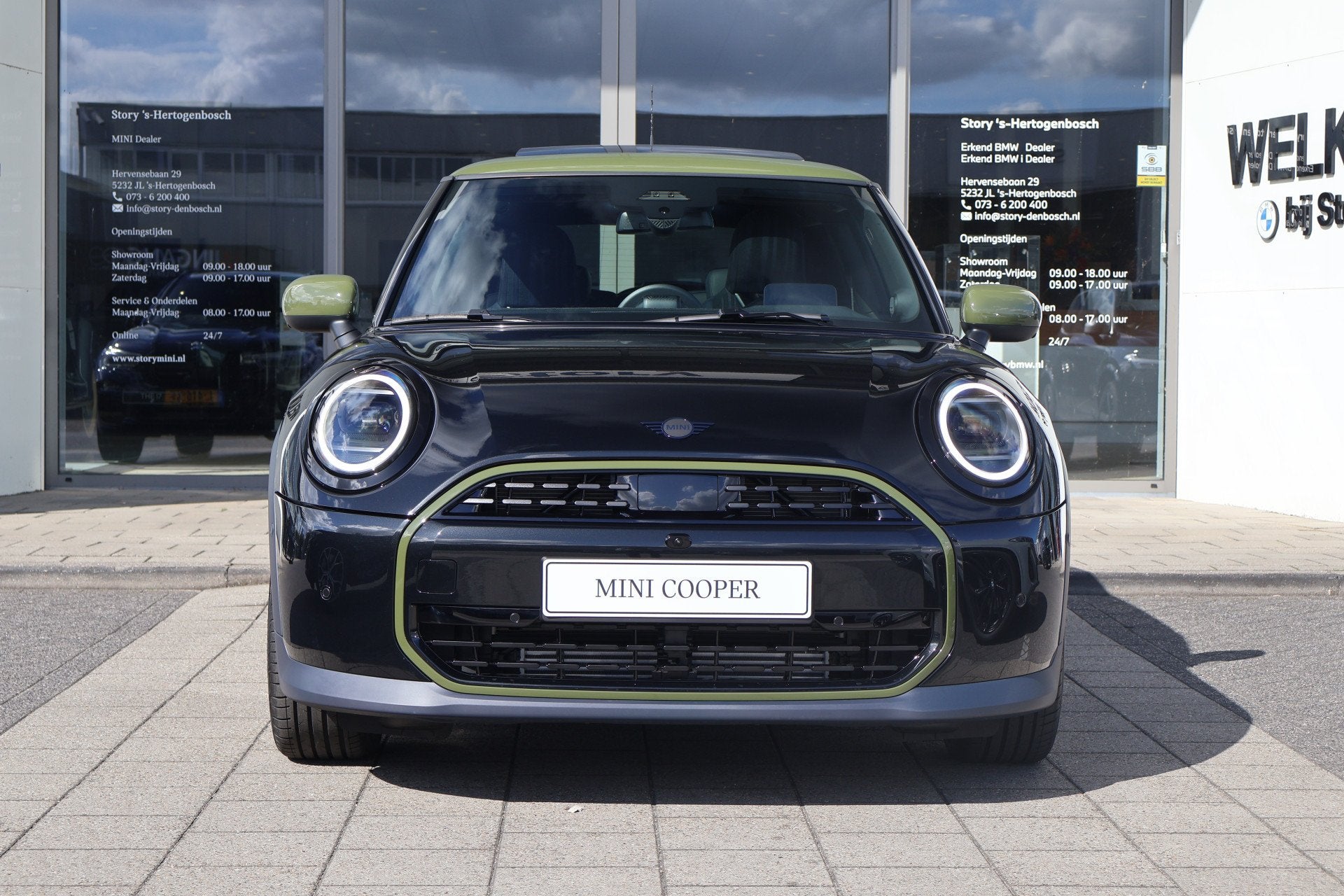 MINI Hatchback Cooper C Automaat / Panoramadak / JCW Sportst, Auto's, Mini, Dealer onderhouden, 156 pk, 4 stoelen, Leder en Stof