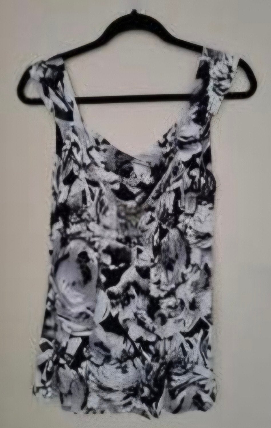 Zwart-wit top met abstracte print, maat M, Kleding | Dames, Tops, Maat 38/40 (M), Zwart, Ophalen of Verzenden, Zonder mouw