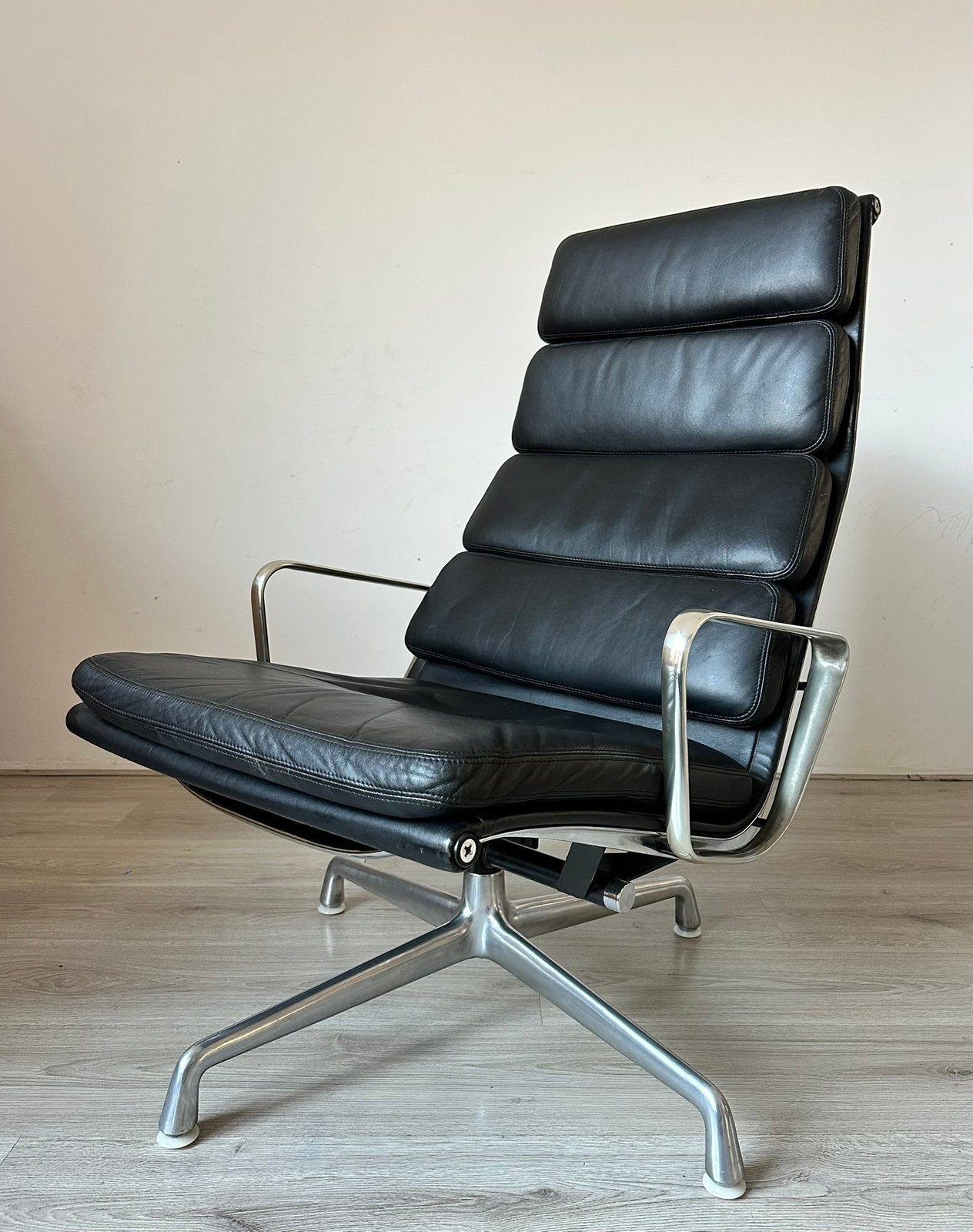Herman Miller Vitra EA 222 Softpad, Ophalen, Gebruikt, 75 tot 100 cm, Leer