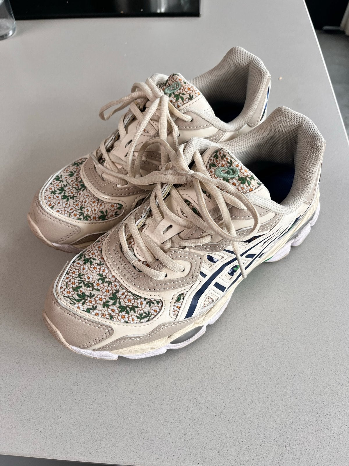 ASICS Gel-NYC 'Winter Garden' Sneakers, Kleding | Dames, Schoenen, Ophalen of Verzenden, Zo goed als nieuw, Beige, Sneakers of Gympen