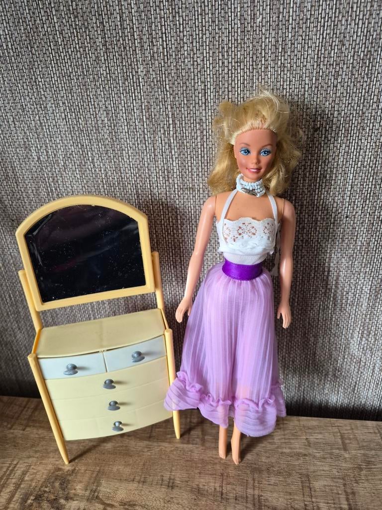 Vintage Barbie/kaptafel Vaste prijs€15euro, Verzenden, Gebruikt, Kleertjes