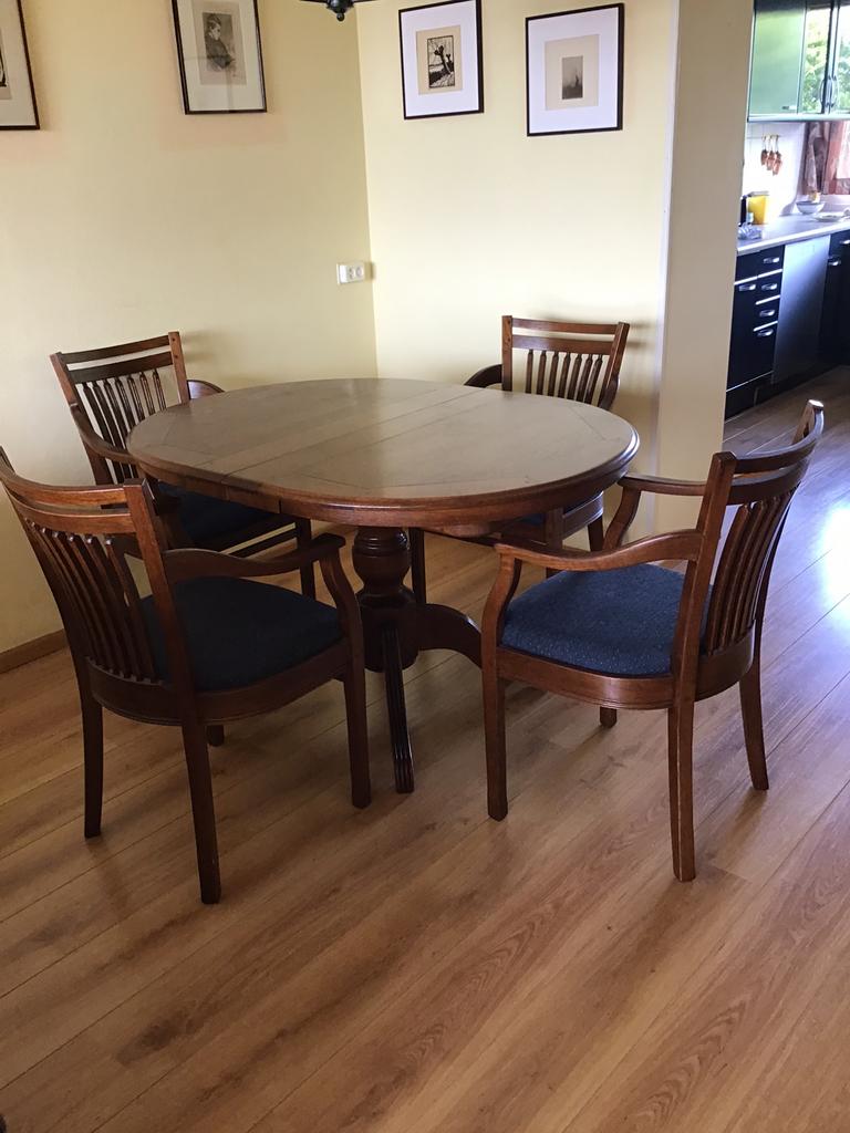 Eettafel en 4 stoelen, Ophalen, Zo goed als nieuw