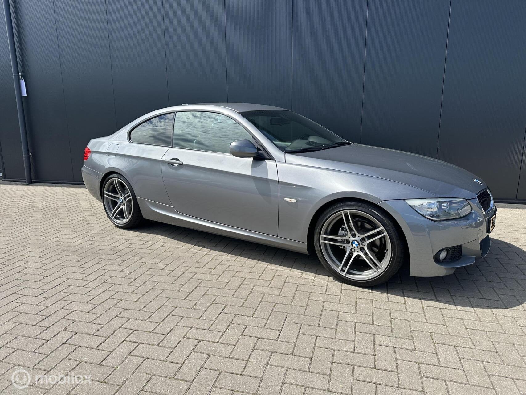 BMW 3-serie Coupé 320i M Sport pakket, Mooie Auto!, Auto's, Euro 5, Zwart, 4 cilinders, 4 stoelen