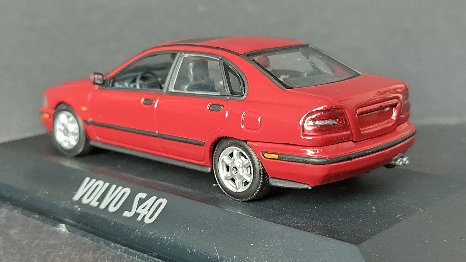 Volvo S40 1:43 Minichamps Pol, Hobby en Vrije tijd, Modelauto's | 1:43, Auto, Verzenden, ., Zo goed als nieuw