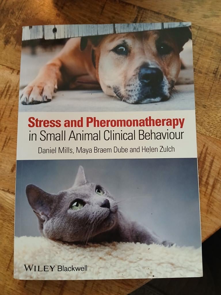 Stress & Pheromonatherapie in Gedrag van Kleine Dieren, Ophalen of Verzenden, Zo goed als nieuw, Honden, Daniel Mills, Maya Braem Dube, Helen Zulch