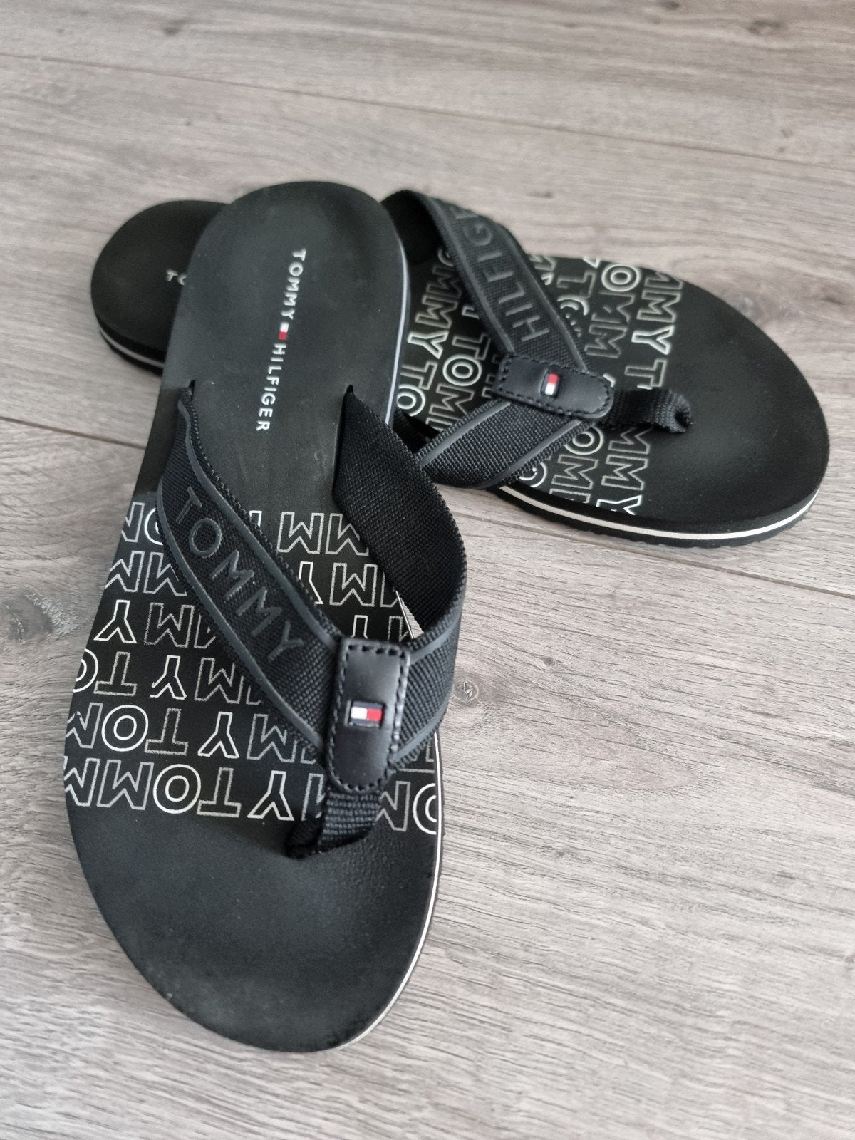 Zwart dames slippers Tommy Hilfiger, maat 37 (MB2), Kleding | Dames, Ophalen of Verzenden, Zo goed als nieuw