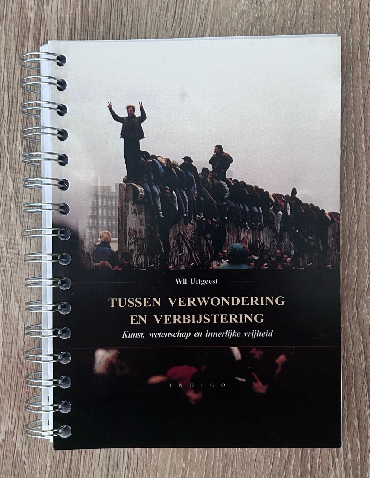 Tussen Verwondering en Verbjustering - Wil Uitgeest, Ophalen of Verzenden, Nieuw, Nederland
