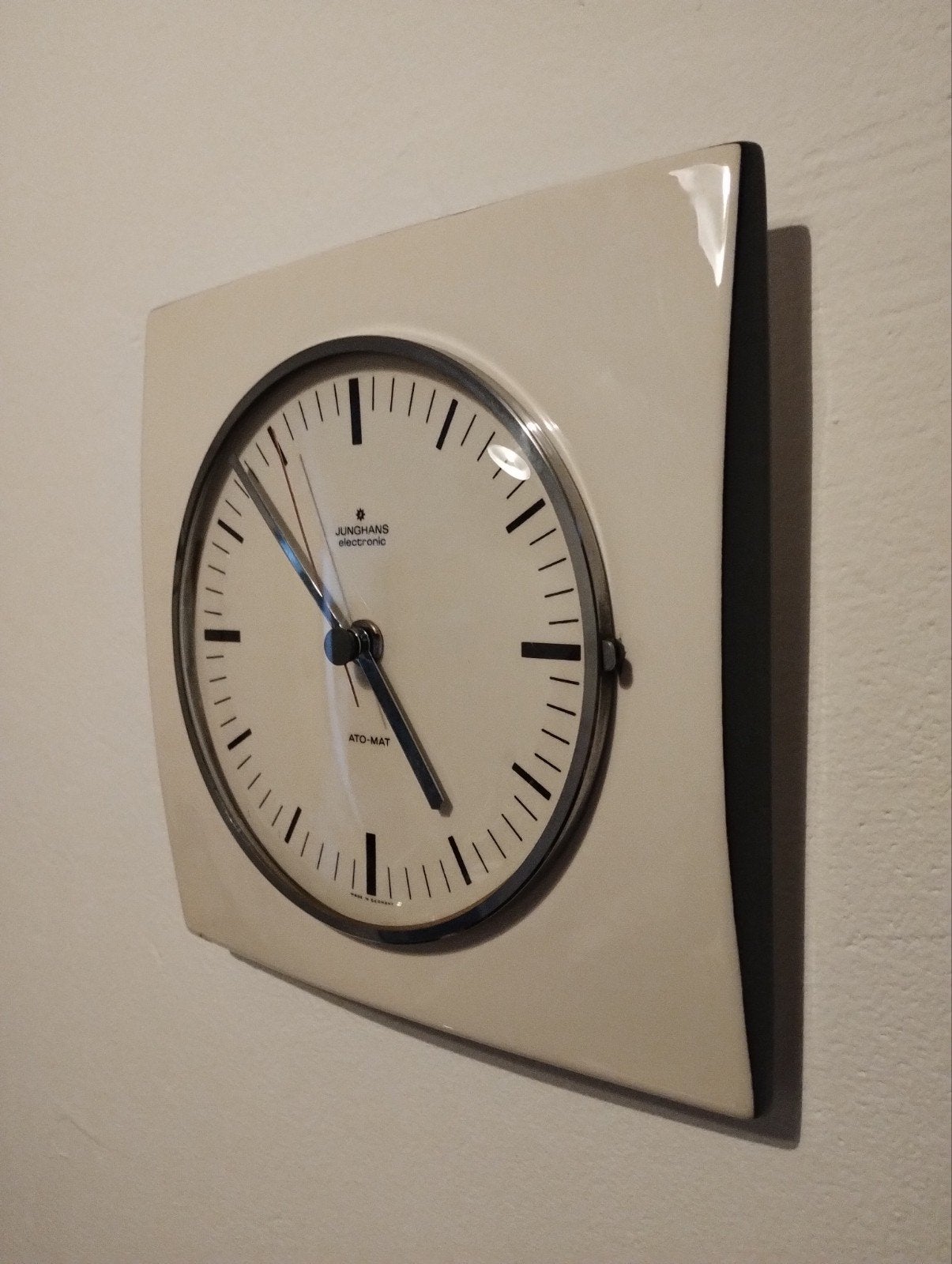 Vintage Junghans electronic ato-mat wandklok, Huis en Inrichting, Ophalen of Verzenden