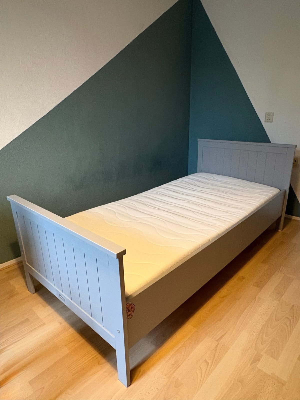 Grijs eenpersoonsbed (evt. met matras), Ophalen, Gebruikt, 90 cm, Eenpersoons