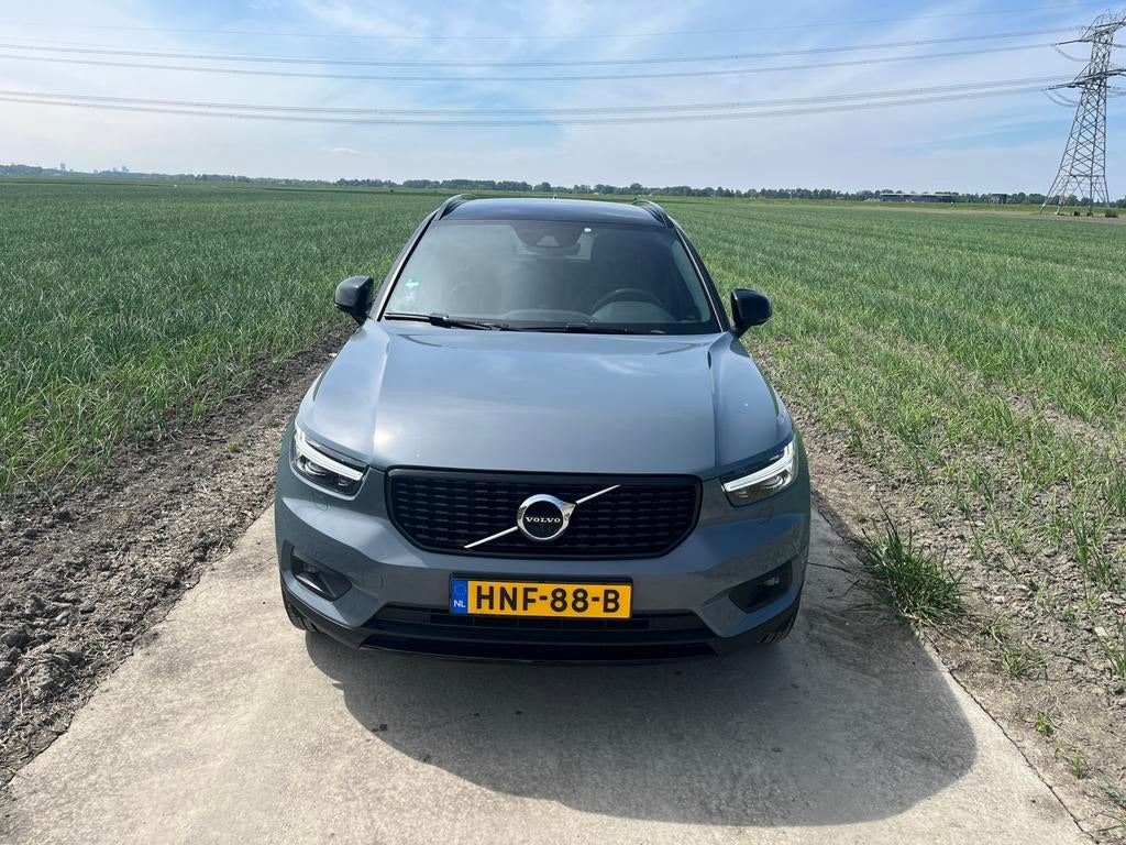 Volvo XC40 T5 262pk modeljaar 2021 thunder grey, 1800 kg, Zwart, 179 pk, Plug-in hybride