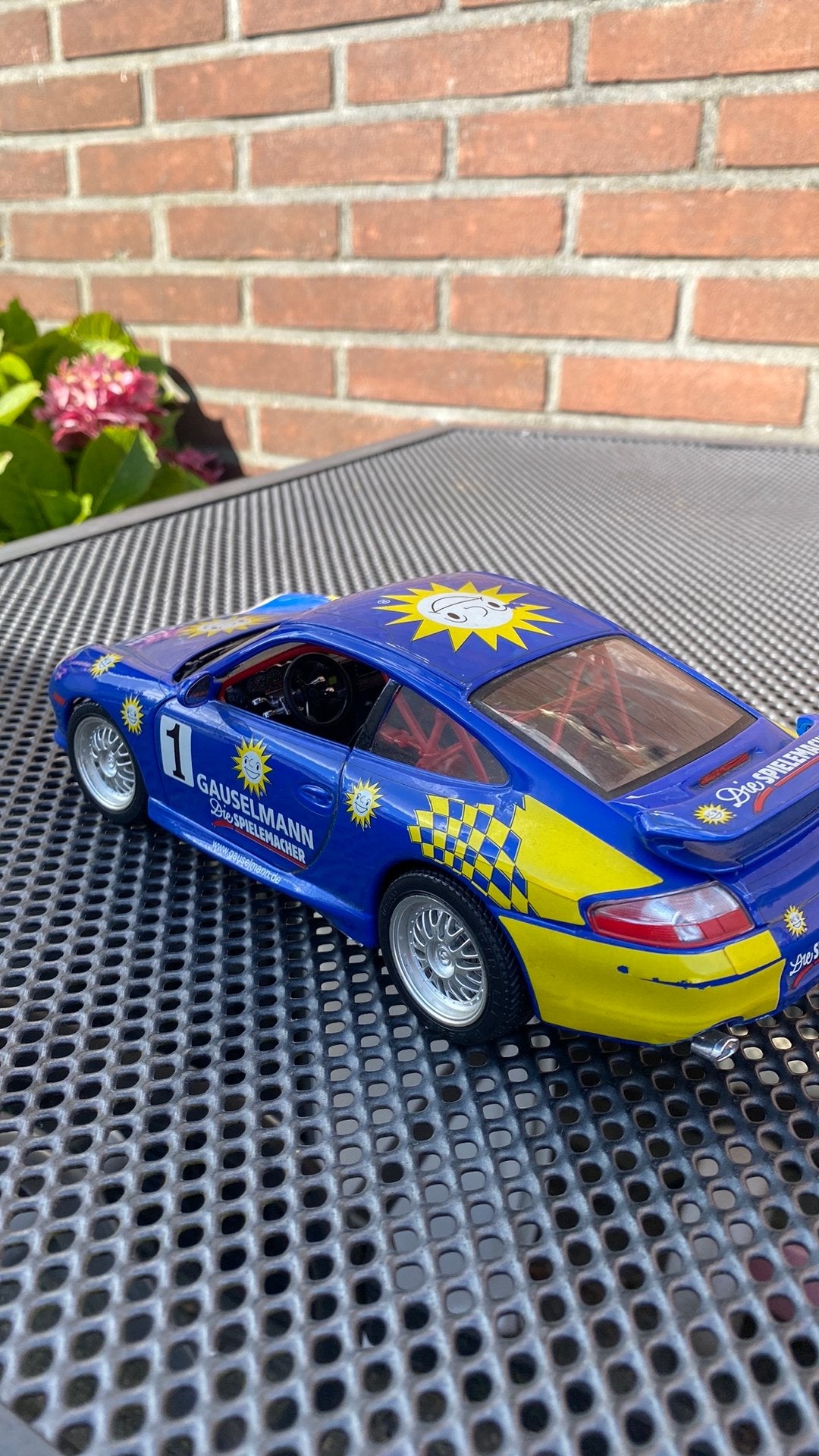 Mooi model Porsche 1/18, Hobby en Vrije tijd, Modelauto's | 1:18, Ophalen of Verzenden, Zo goed als nieuw, Bburago