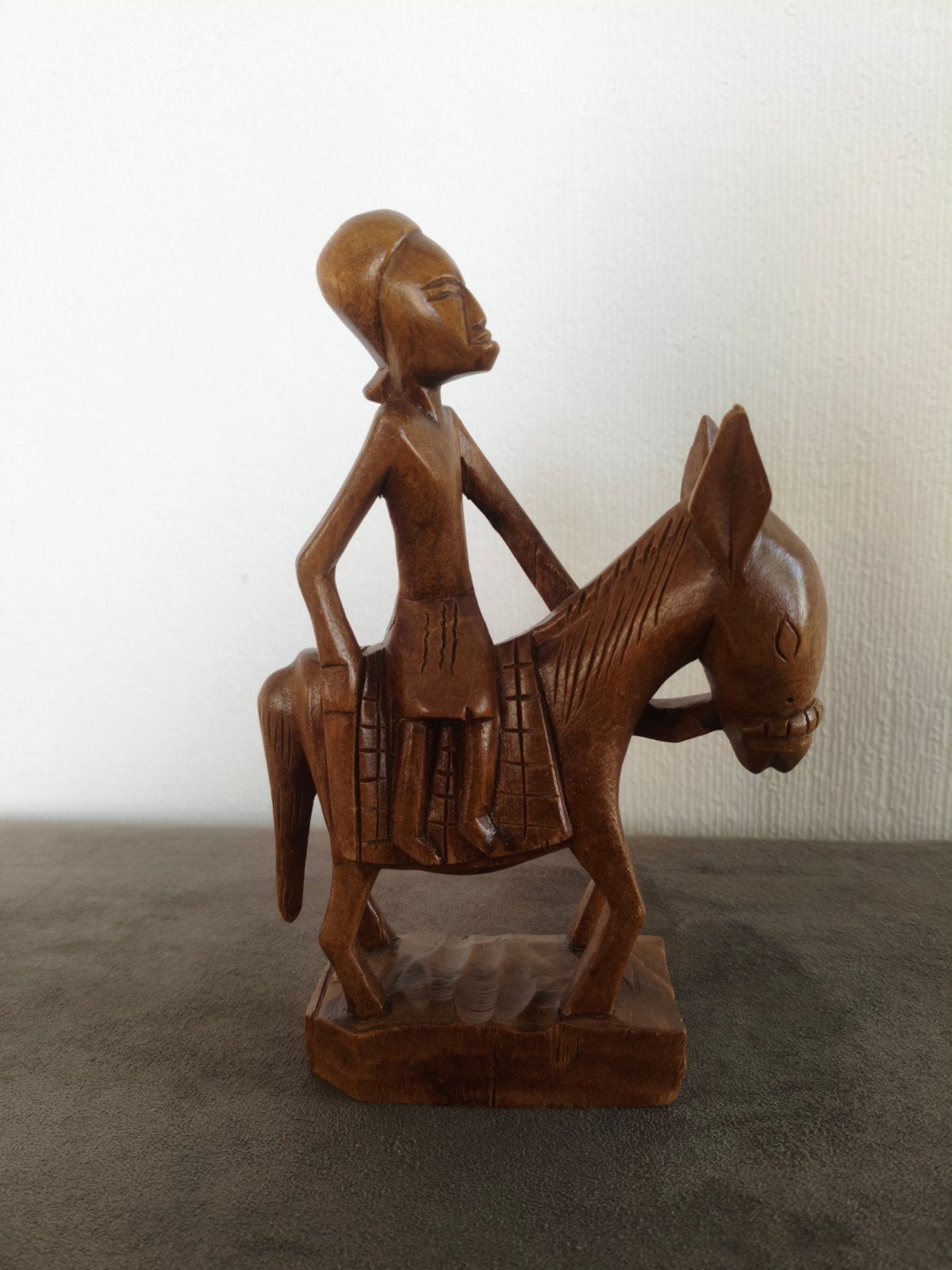 Vintage houten beeldje man op ezel - Handgesneden, Antiek en Kunst, Ophalen of Verzenden, Handgemaakt, 20 - 50 cm, Beeld