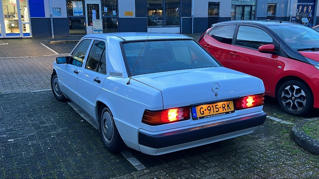Foto 6 van Mercedes-Benz Mercedes 190E 1.8 Class 1992