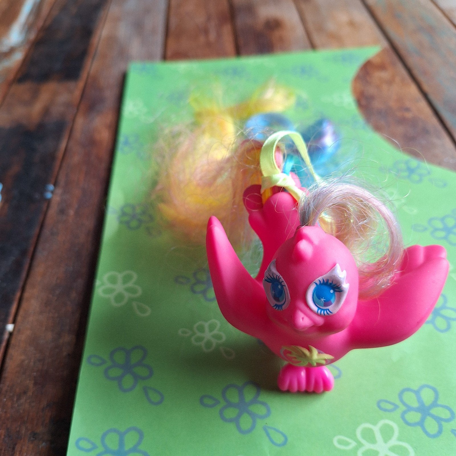 Kuifstaartje uit Fairy Tails - Roze vogel met regenbooghaar, Kinderen en Baby's, Ophalen of Verzenden, Zo goed als nieuw