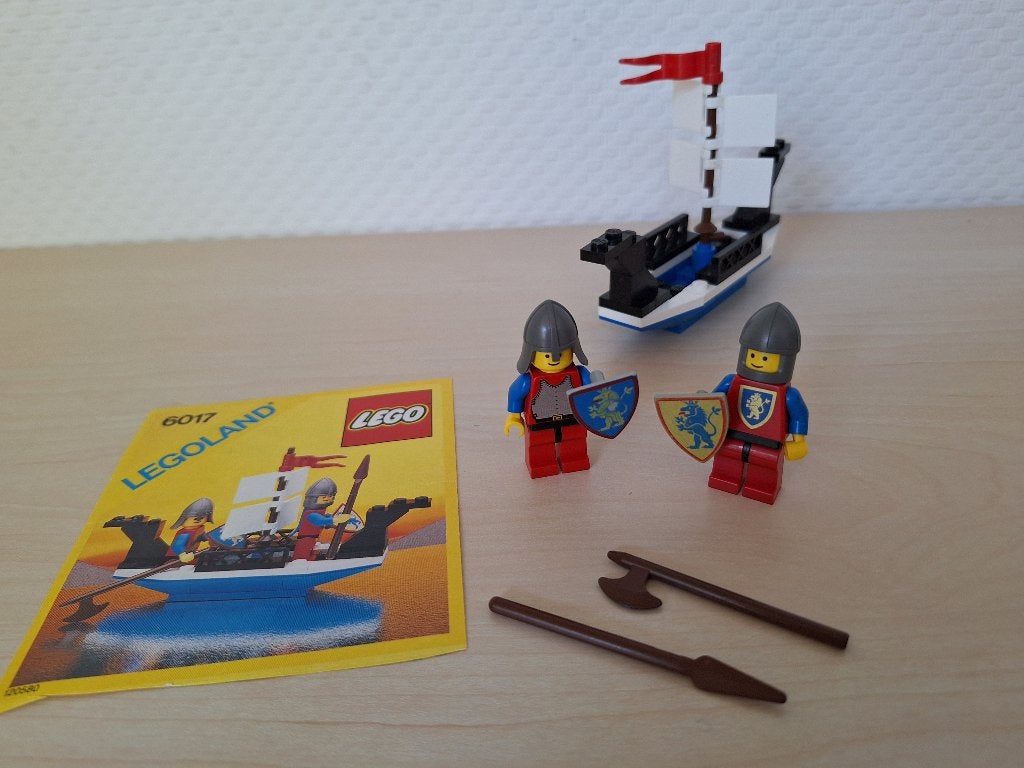 * Lego Castle: 6017 King's Oarsmen, Lion Knight *, Gebruikt, Lego, Ophalen of Verzenden, Inclusief instructies
