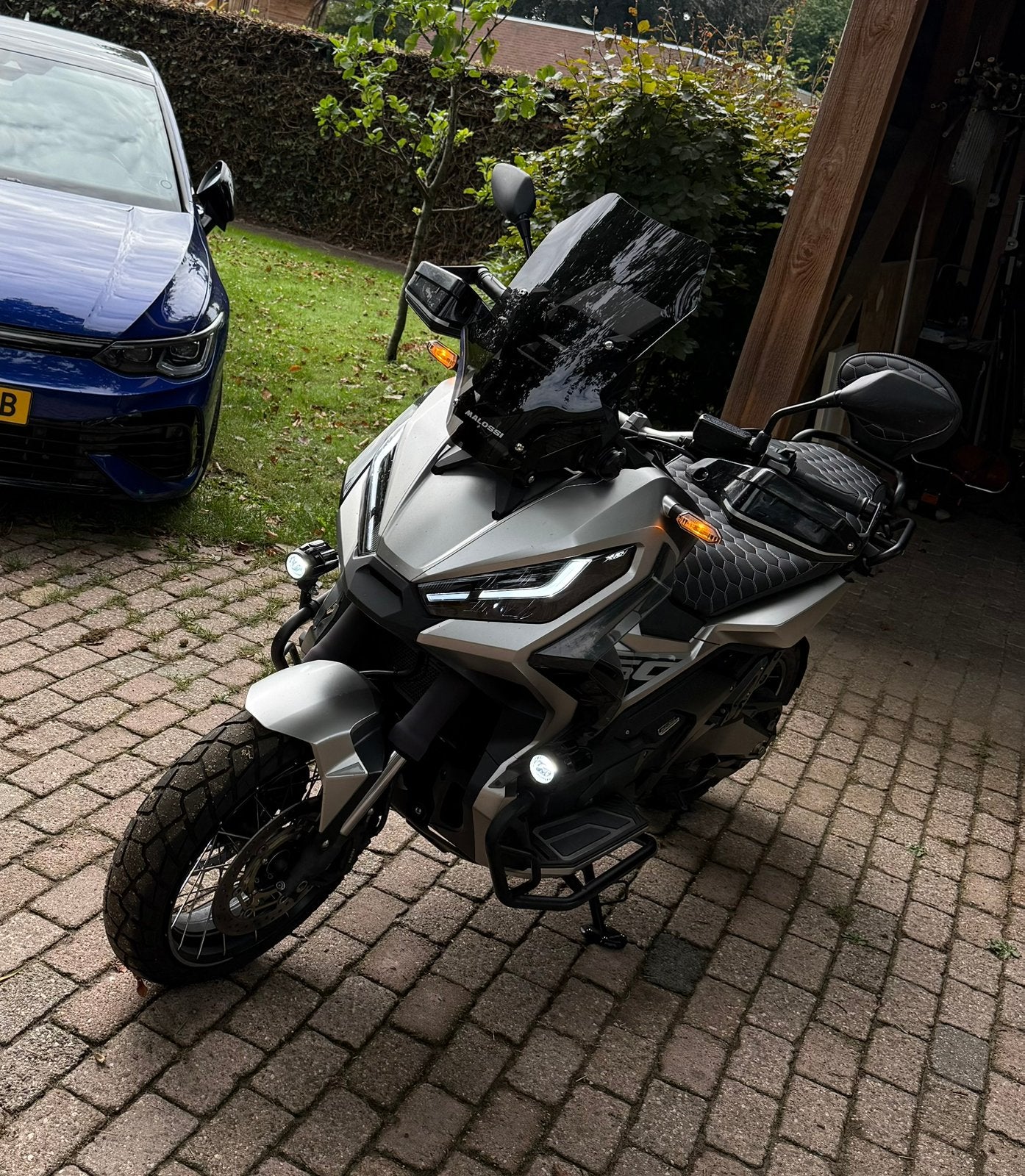 Honda X-ADV 750 2021 | A2 | 9.000 KM | Full Akrapovič, Motoren, Gebruikt, Particulier, Minimaal motorrijbewijs A2, Automaat