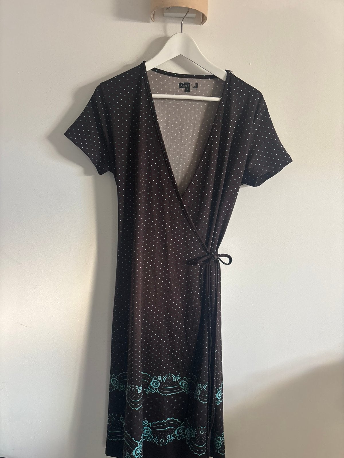 Leuke overslagjurk van King Louie L, Kleding | Dames, Ophalen of Verzenden, Gedragen, Maat 42/44 (L), Bruin