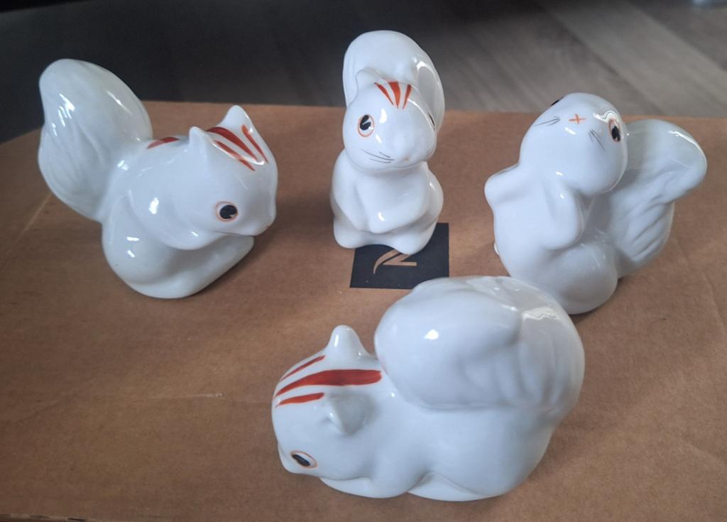 Set van 4 porseleinen eekhoorns - decoratief, Gebruikt, Overige stijlen, Ophalen of Verzenden, Wit