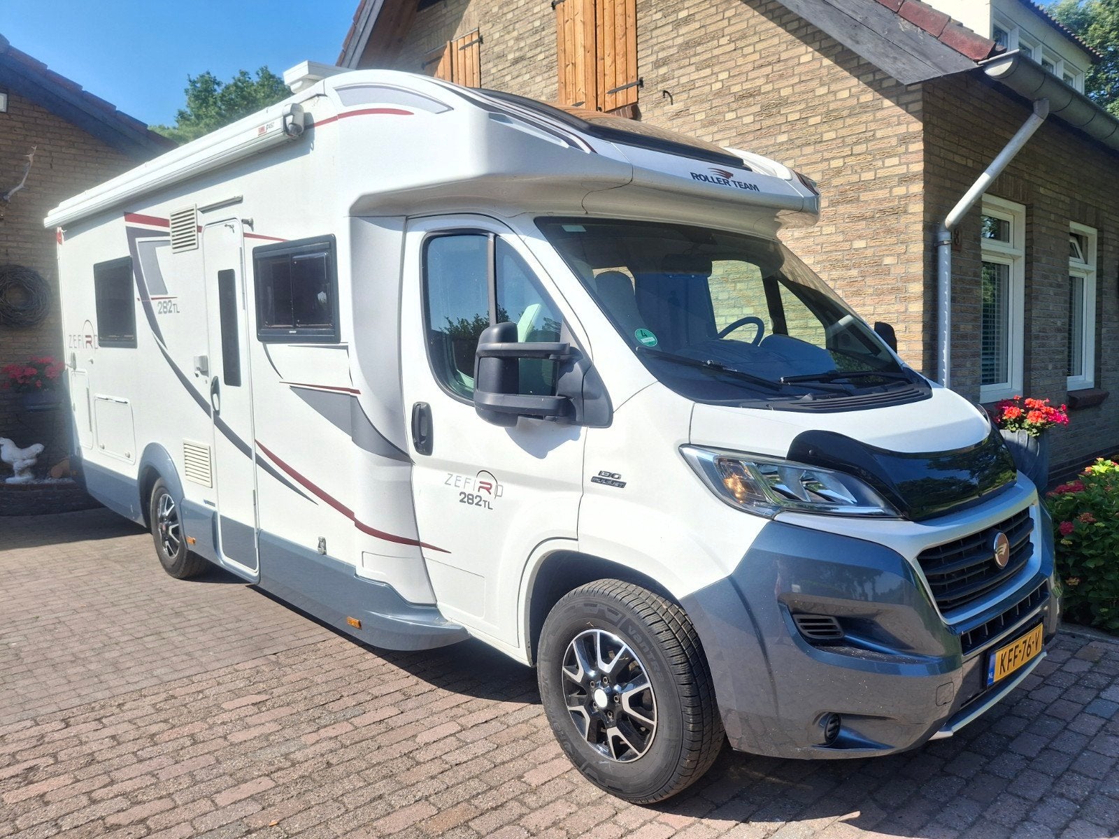 "Roller Team camper uit 2016 met enkele bedden 56870km", Caravans en Kamperen, Ringverwarming, Fiat, 6 tot 7 meter, Bedrijf