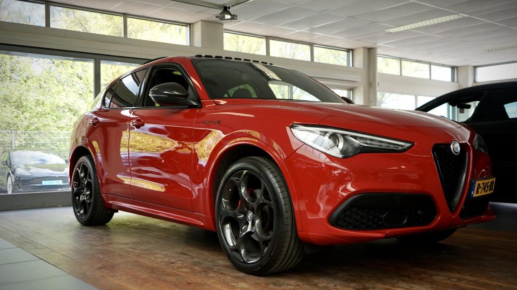 Alfa Romeo Stelvio 2.0 T AWD Veloce Ti | 21 inch | Carbon |, Euro 6, 4 cilinders, 1655 kg, Leder