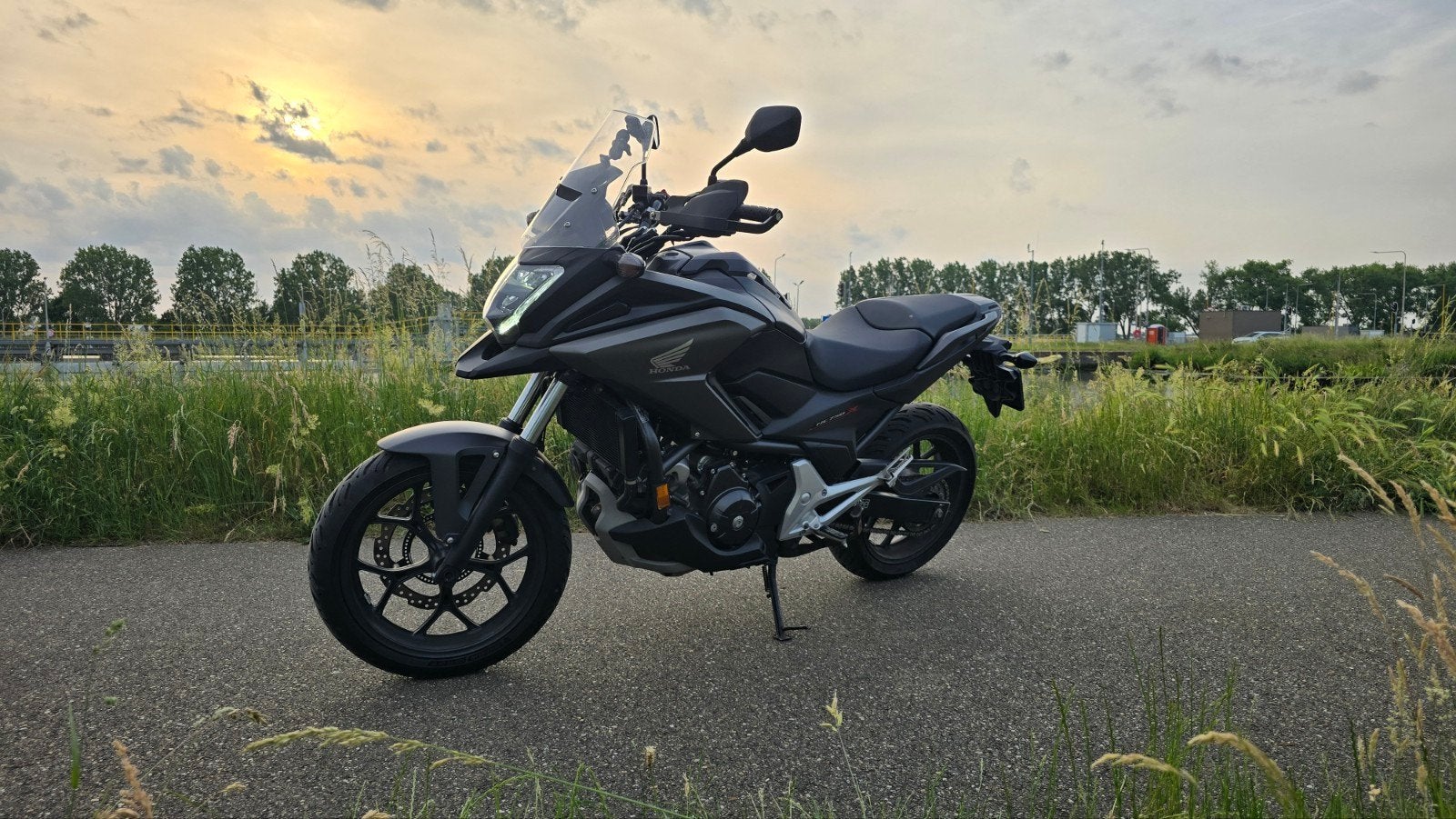 Honda NC750X DCT Zwart met nieuwe Michelin Road 6 banden, Motoren, 2 cilinders, Occasion, 745 cc, Motorrijbewijs A