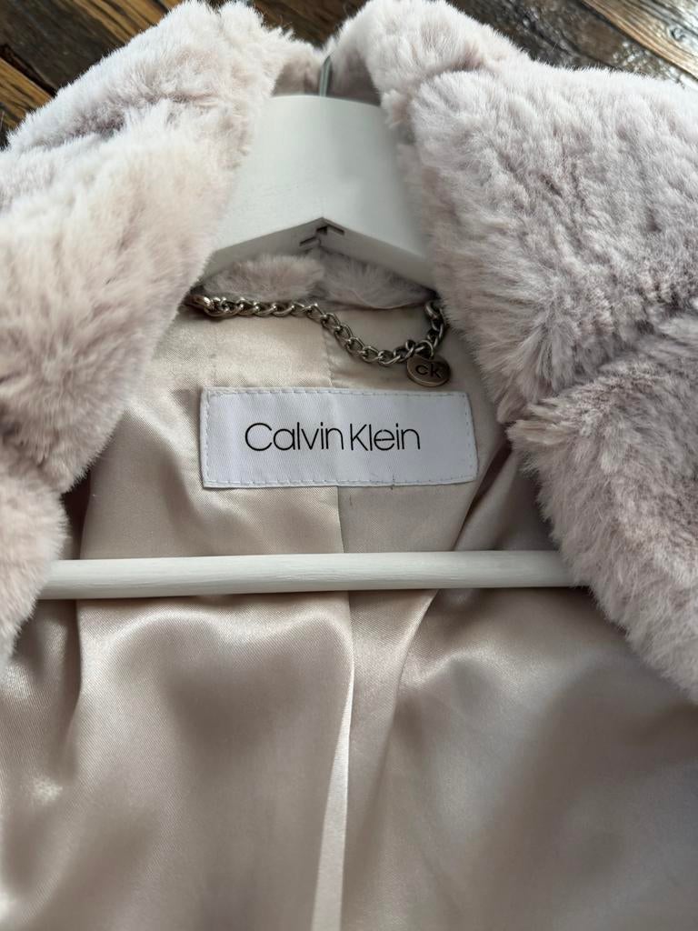 Calvin Klein fake fur bontjas maat S, Kleding | Dames, Jassen | Winter, Ophalen of Verzenden, Zo goed als nieuw, Maat 36 (S), Beige