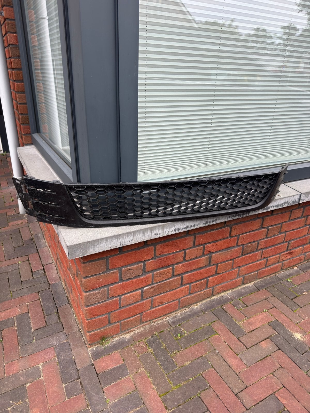 Golf 6 GTI bumper grill - gebruikt met klein barstje, Auto-onderdelen, Ophalen, Gebruikt, Bumper, Volkswagen