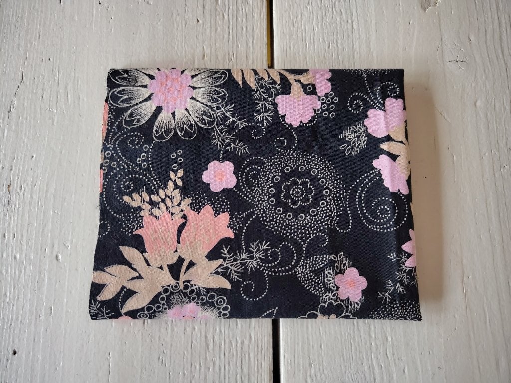 Hele mooie quiltstof bloem - zwart, roze, zalmroze, beige, Meerkleurig, Nieuw, Ophalen of Verzenden, 30 tot 120 cm