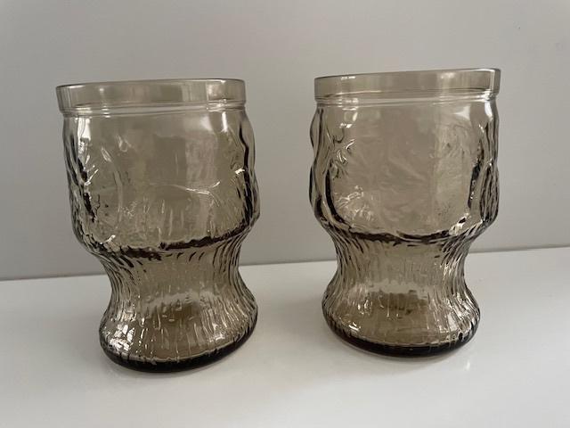 2 Glazen met Bloemen en Fruit patroon , Ophalen of Verzenden, Gebruikt, Frisdrankglas
