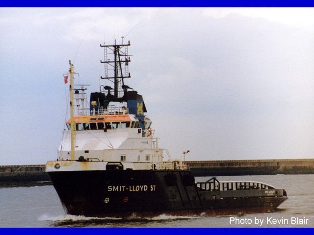 Vaarklare sleepboot gezocht, Ophalen