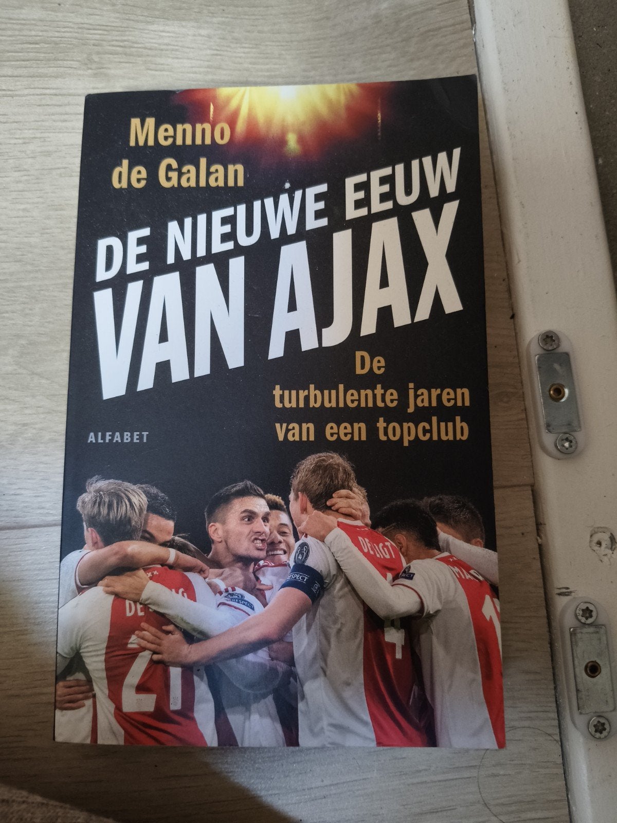 De Nieuwe Eeuw van Ajax - Menno de Galan, Gelezen, Ophalen of Verzenden, Overige sporten, Menno de Galan