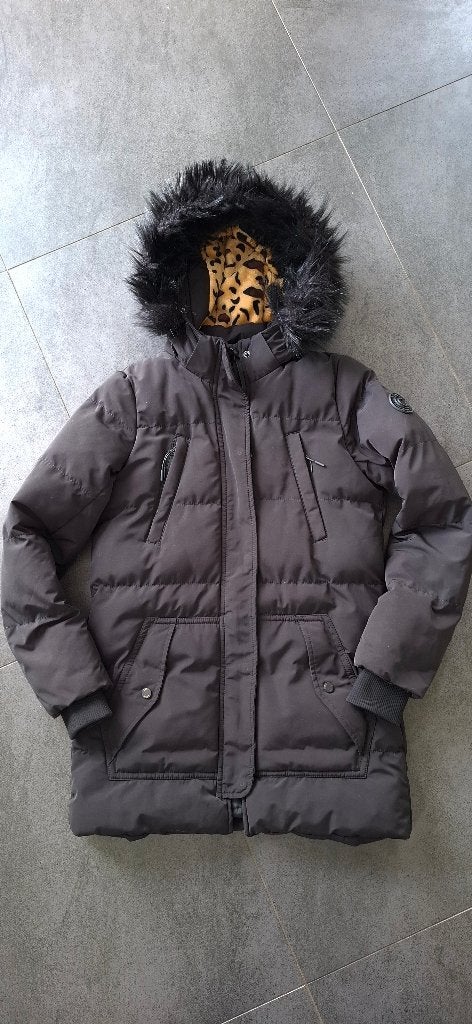 ZWART WINTERJAS MAAT 164. CARS KINDERKLEDING. JAS CAPUCHON., Meisje, Ophalen of Verzenden, Zo goed als nieuw, Cars Jeans