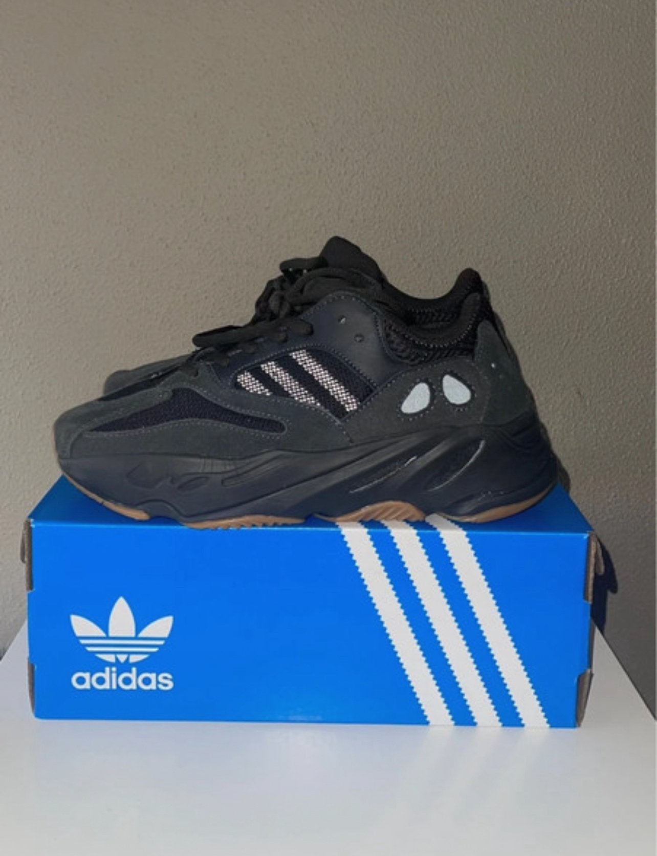 Yeezy adidas 700 boost sneakers (maat valt klein), Zwart, Ophalen of Verzenden, Sneakers of Gympen, Zo goed als nieuw