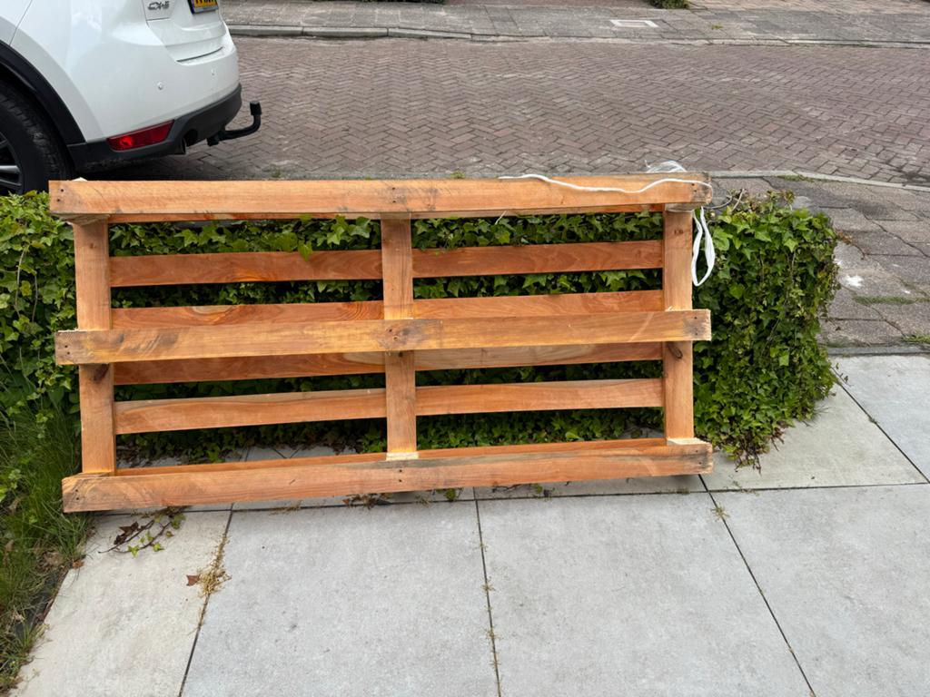 Gratis af te halen: Stevige houten pallet, Ophalen, Gebruikt, 50 mm of meer, Pallet