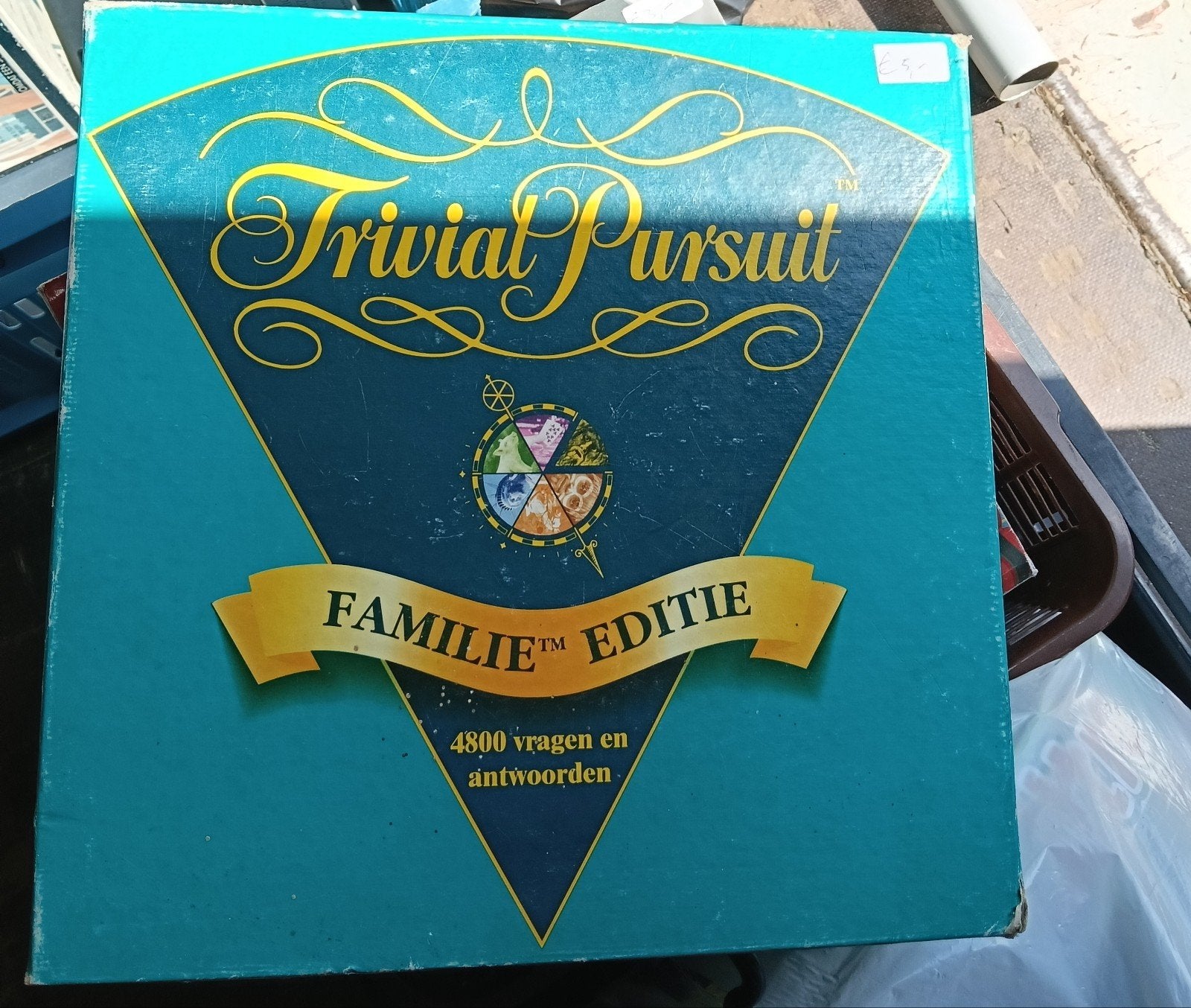 Trivial Pursuit Familie Editie - Bordspel, Vijf spelers of meer, Ophalen of Verzenden, Gebruikt, Hasbro