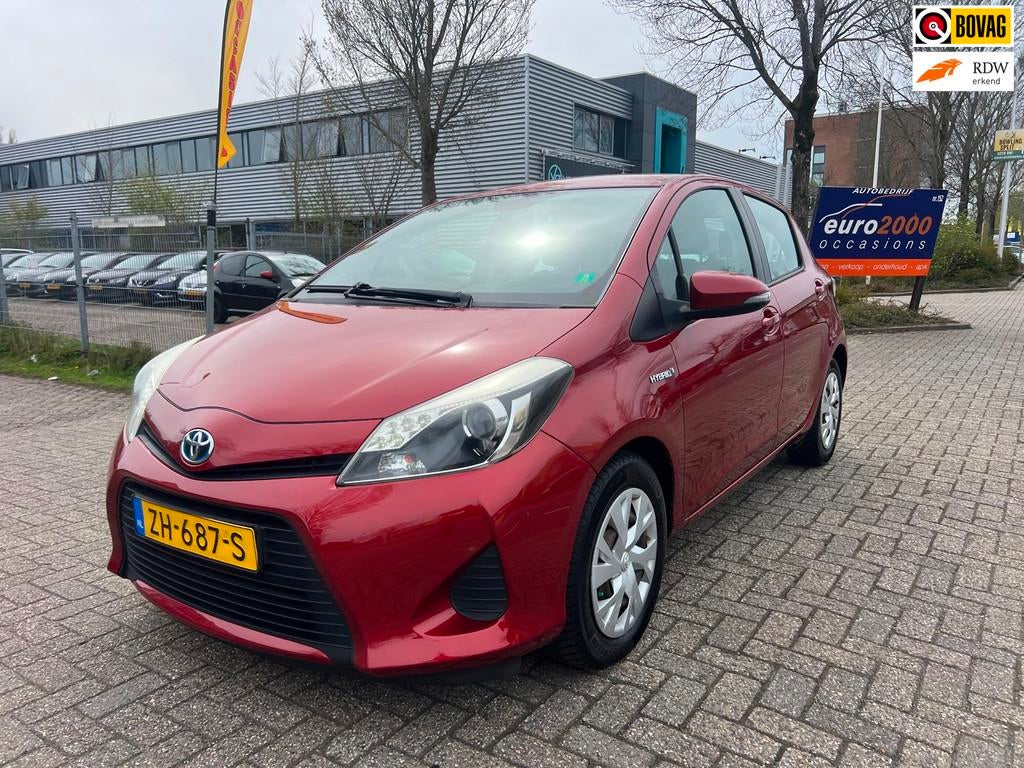 Toyota Yaris 1.5 Full Hybrid - CAMERA - CRUISE - NETJES !, Euro 5, Zwart, 4 cilinders, 49 €/maand