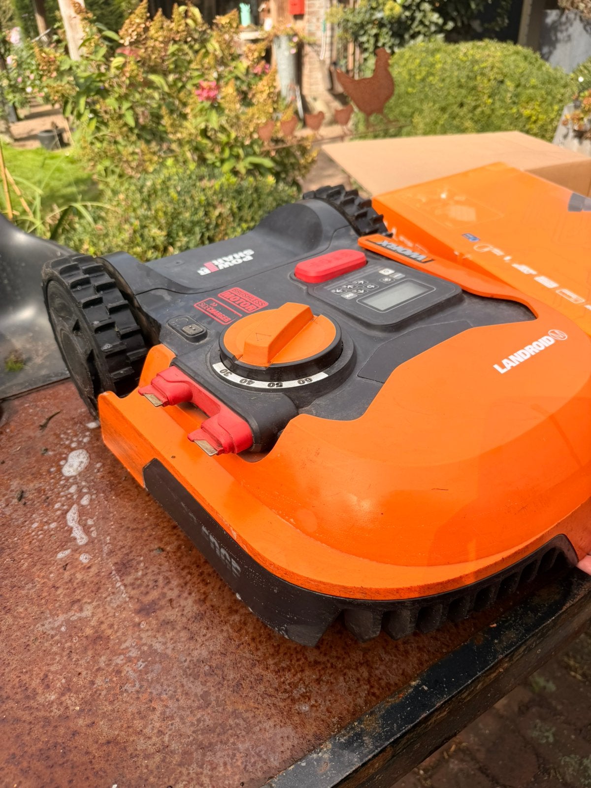 Worx wr143e 1000m2 met basis en garage enz, Cirkelmaaier, Ophalen of Verzenden, Gebruikt