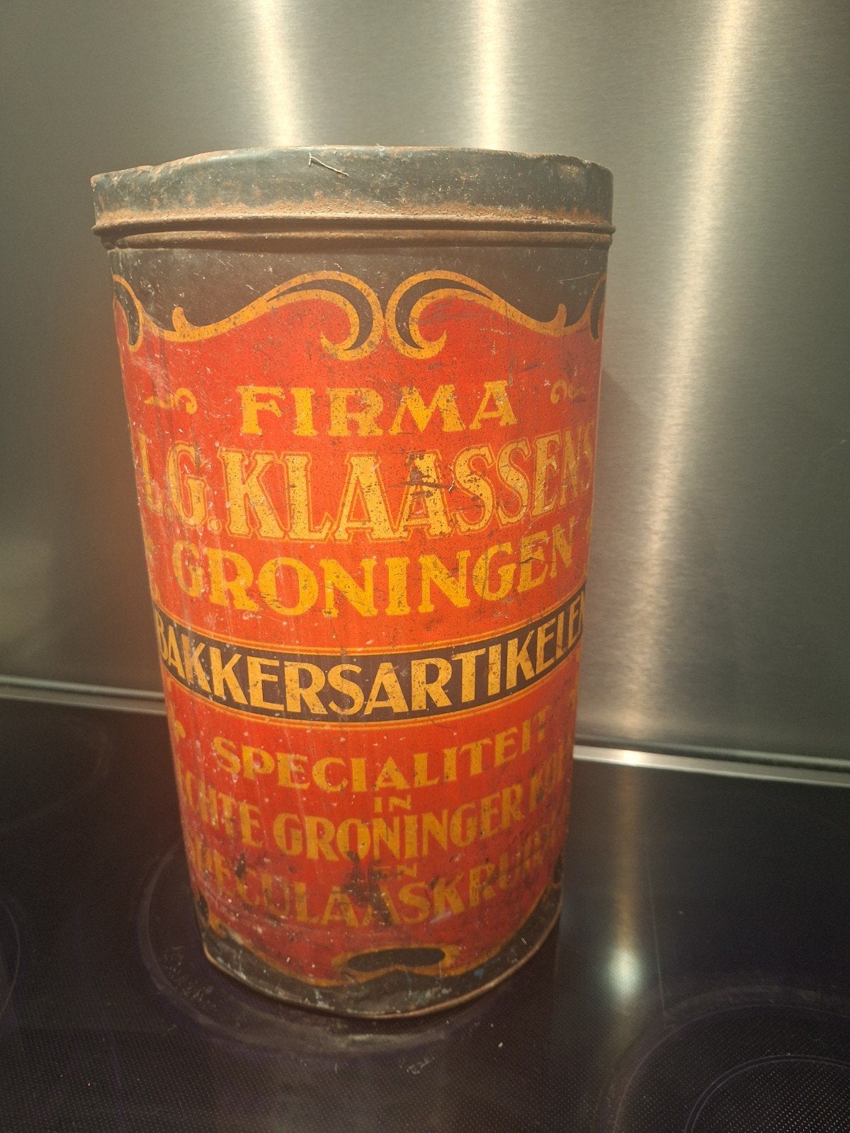 Antieke blikken trommel 'Firma L.G. Klaassens Groningen', Ophalen