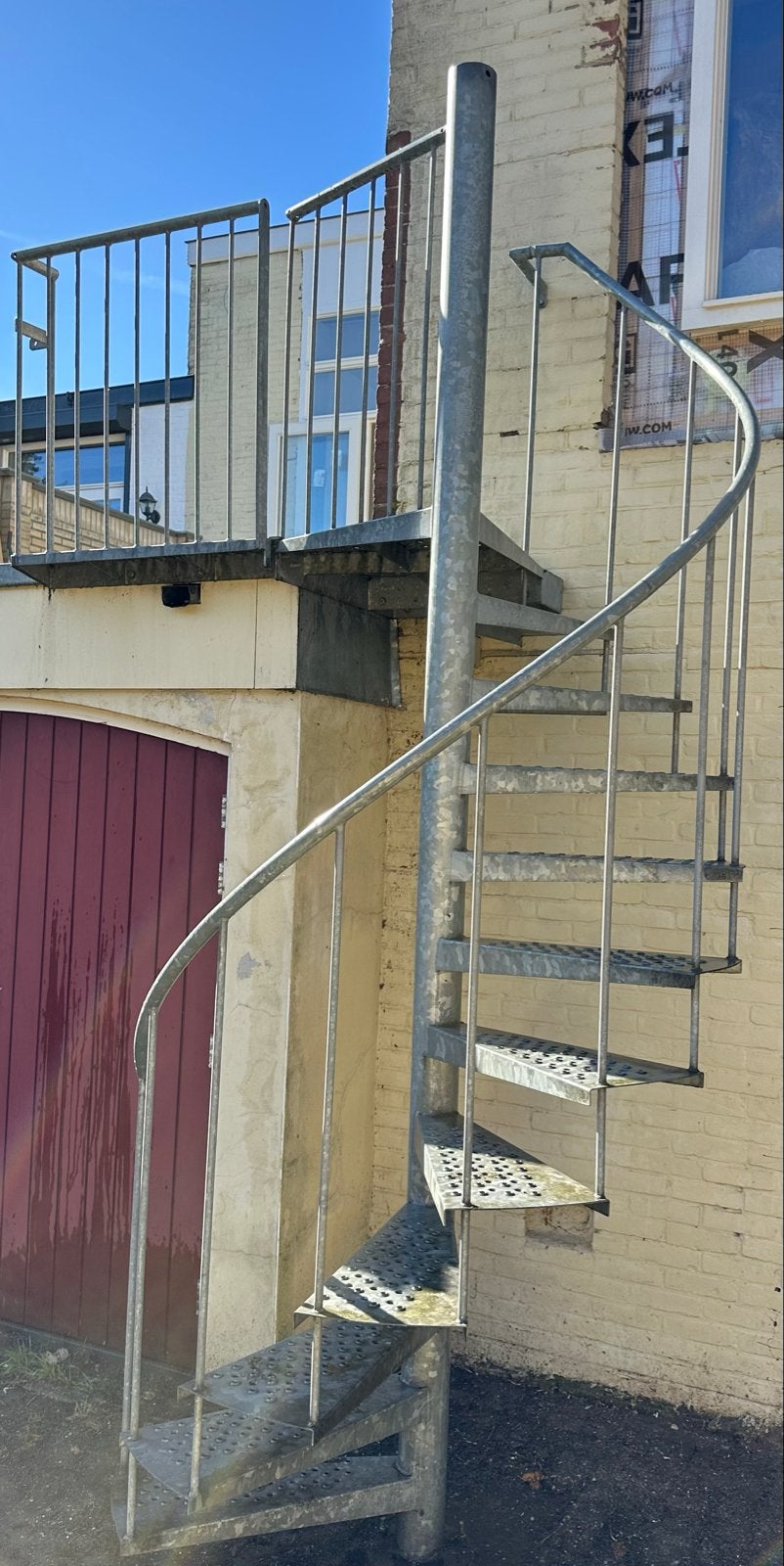 Stalen WENTELTRAP met bordes - 12 treden, 245cm hoog, Doe-het-zelf en Verbouw, Ophalen, Gebruikt, Trap, 2 tot 4 meter