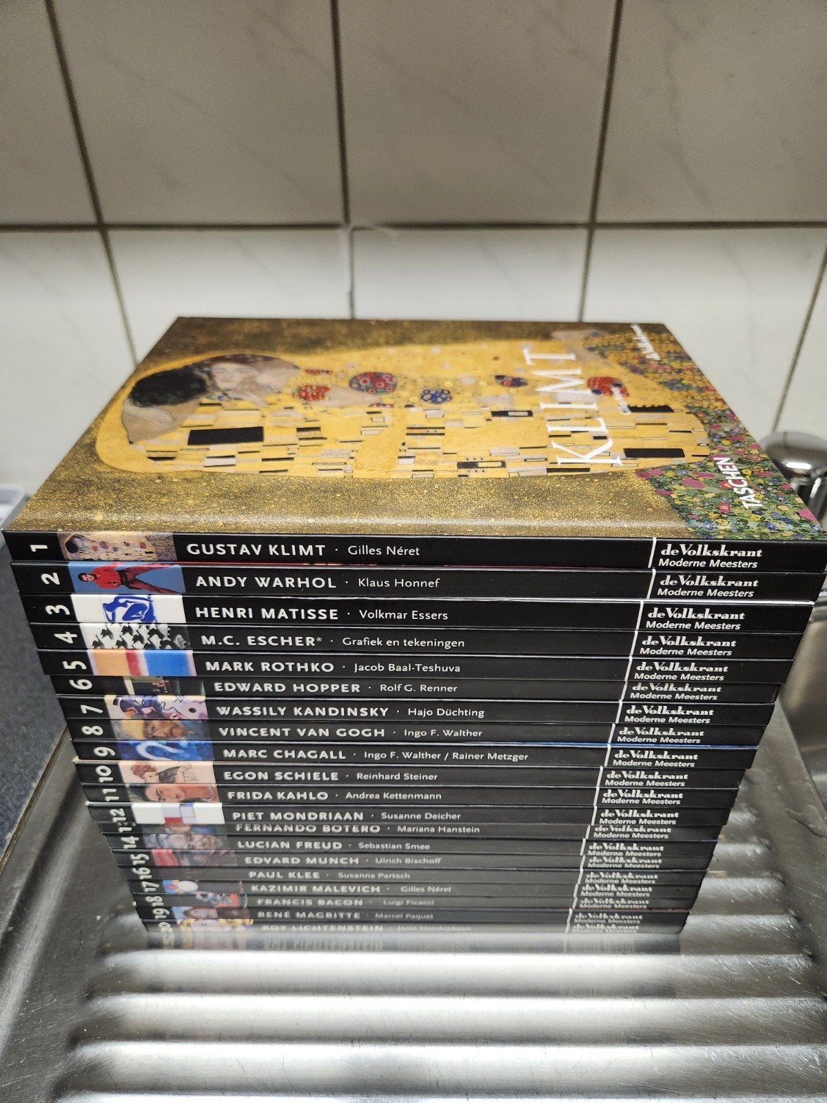 De Volkskrant Moderne Meesters Boekenreeks (20 delen), Boeken, Ophalen of Verzenden, Zo goed als nieuw