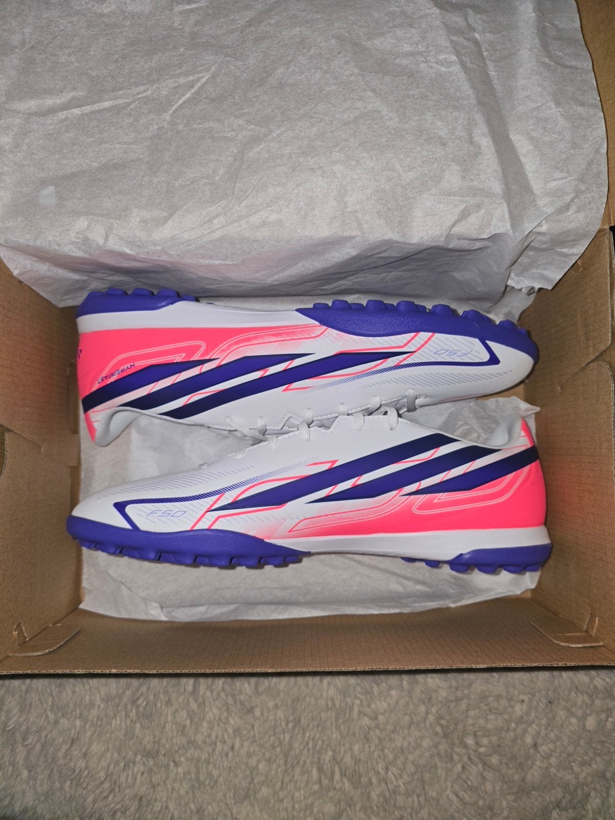 Adidas F50 Voetbalschoenen - Nieuw in Doos, Maat XS of kleiner, Ophalen of Verzenden, Nieuw, Schoenen