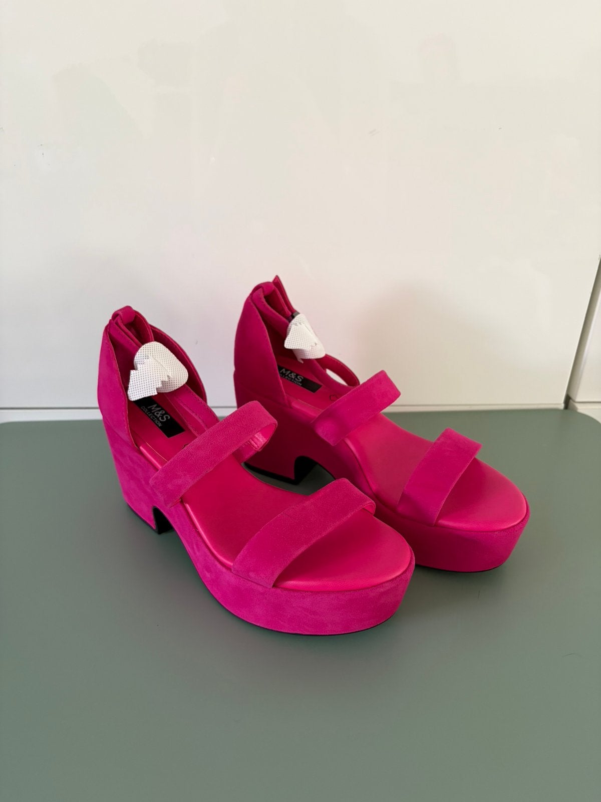 Marks & Spencer roze plateau hakken NIEUW, Nieuw, Ophalen of Verzenden, Schoenen met hoge hakken, Roze