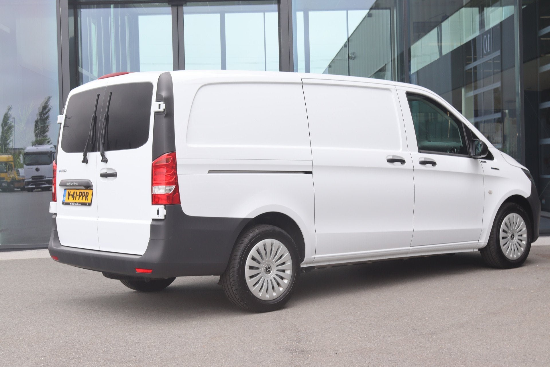 Mercedes-Benz eVito eVito 112 L2 66 kWh /AIRCO/NAVI/CAMERA/S, Auto's, Stof, 116 pk, Wit, Mercedes-Benz