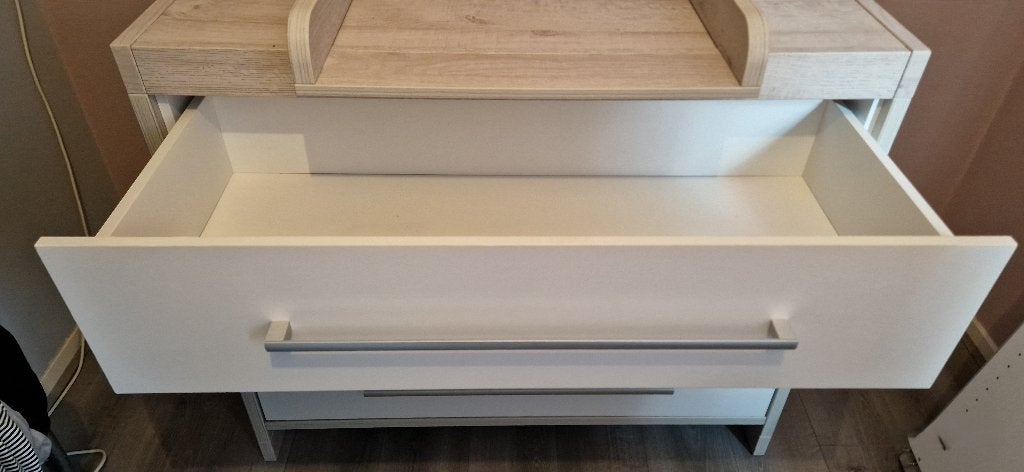 Foto 10 van Complete babykamer TWF: ledikant, commode en kledingkast